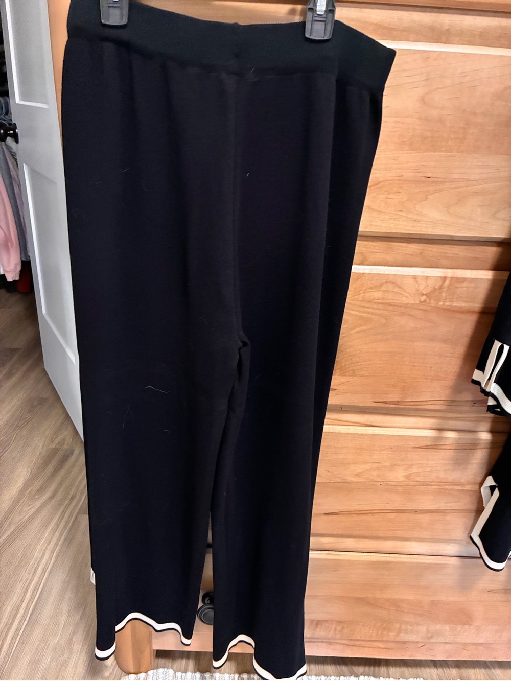 Black Knit Two-Piece Wide-Leg Pantsuit with Cream Trim - Picture 4 of 7